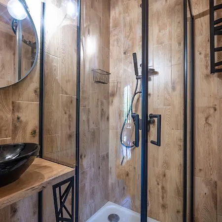 Lodge Mini Powozownia - Azyl Tylko Dla Doroslych